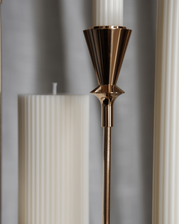 Gold Candle Holders 1 Cận cảnh chân đế đựng nến thơm vàng gold