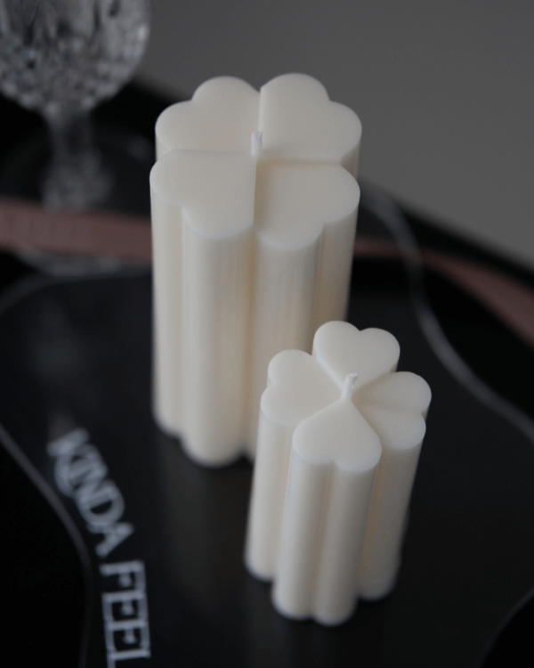 Bộ đôi nến thơm tạo hình bông hoa